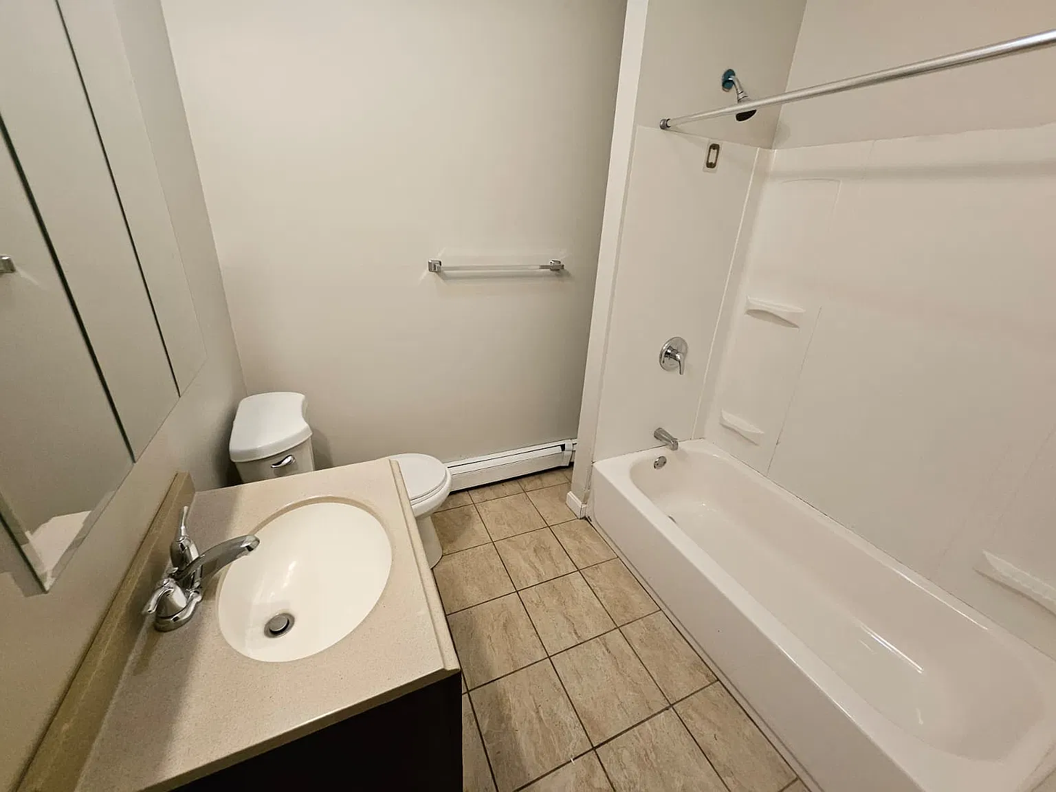 3 bed, 1300 sqft, $2,150 — Photo 3