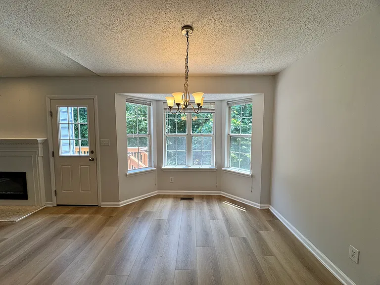 1004 Starkland Way — Photo 7