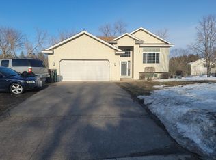 9552 River Forest Dr, Monticello, MN 55362