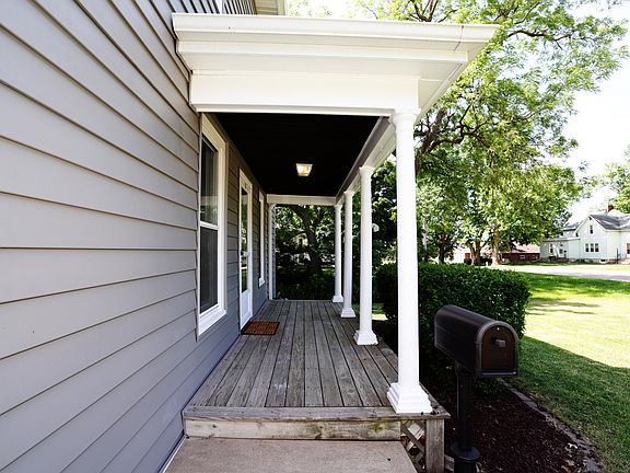 4th image of 128 Monona St
