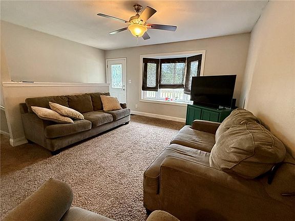 5th image of 505 W 11th St