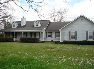 703 S Main St, Headland, AL 36345