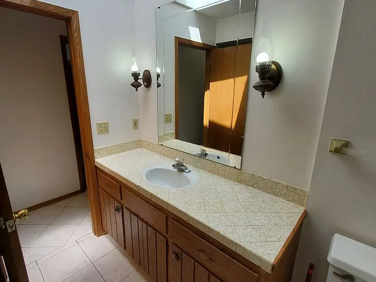 N55W21387 Logan Dr — Photo 13