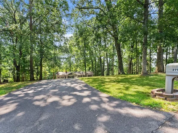 8915 Bridgeview Cir, Gainesville, GA 30506