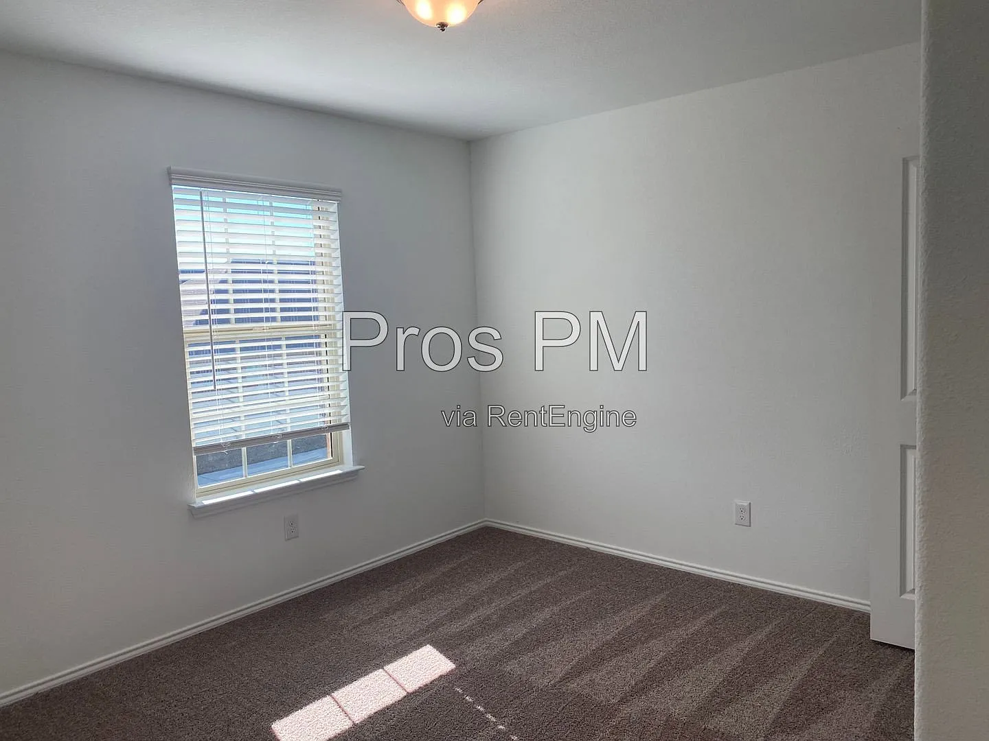 4 bed, 3.0 bath, 2184 sqft, $2,550 — Photo 3