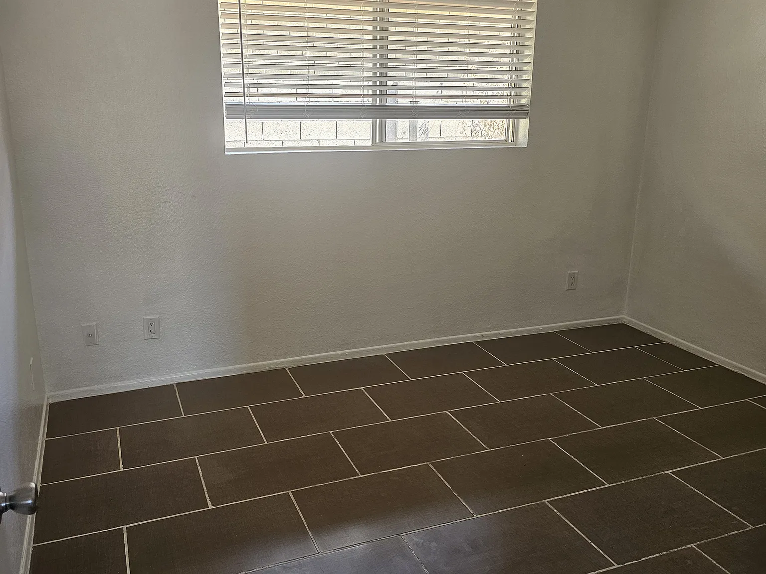 1 bed, 950 sqft, $1,350 — Photo 3