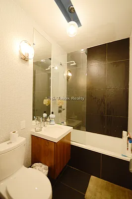 Rented by Sam Tabak | media 53