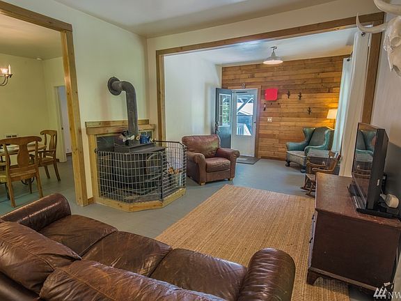 The wood stove keeps the cottage toasty warm in the winter.  It currently has a safety surround for children which can be left intact or removed as desired. 