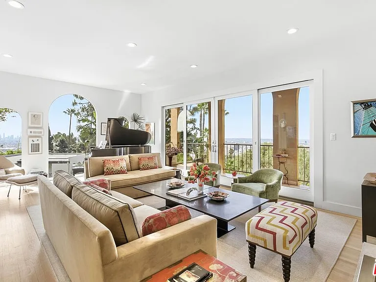 6203 Temple Hill Dr — Photo 2