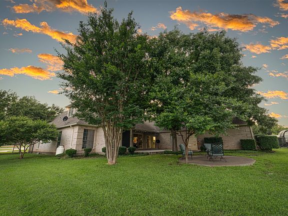 3rd image of 1425 Pecan Hill Rd