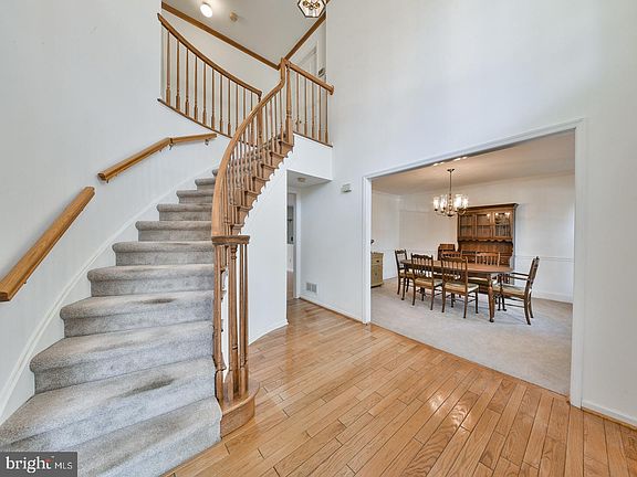 5th image of 695 Long Acre Ln