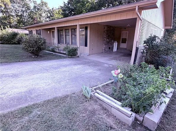 2 Ulverston Dr, Bella Vista, AR 72714