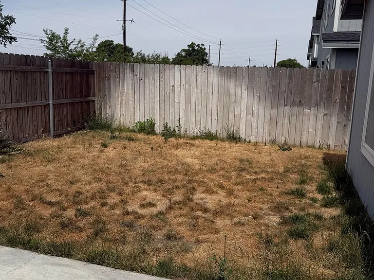 1039 NE Emerald Dr — Photo 25