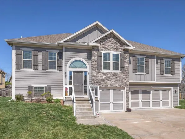 1517 Northpoint Ave, Liberty, MO 64068