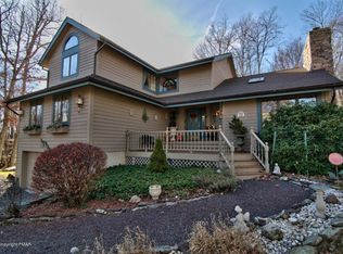 222 Blue Ridge Dr, Canadensis, PA 18325