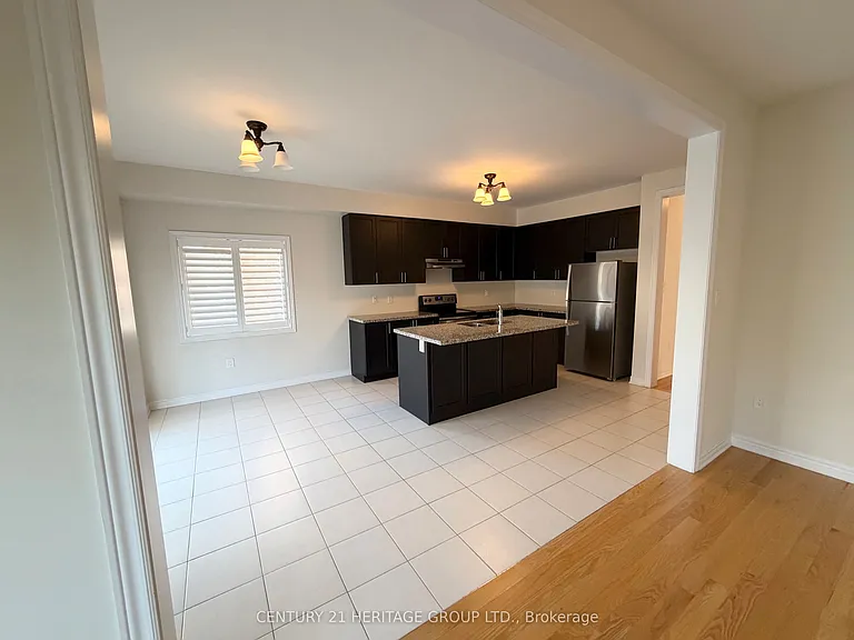 1449 Farrow Cres — Photo 8