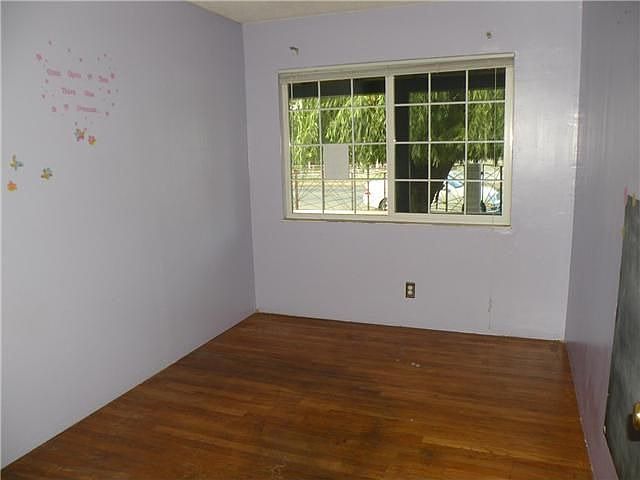 2nd image of 115 N Oro Ave