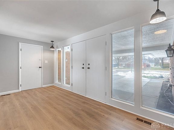 3rd image of 211 Whittington Dr