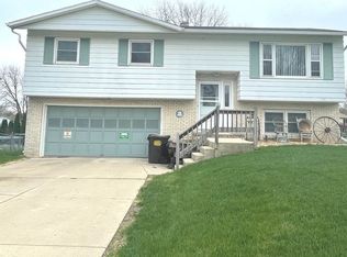 1945 Middlebury Rd, Freeport, IL 61032