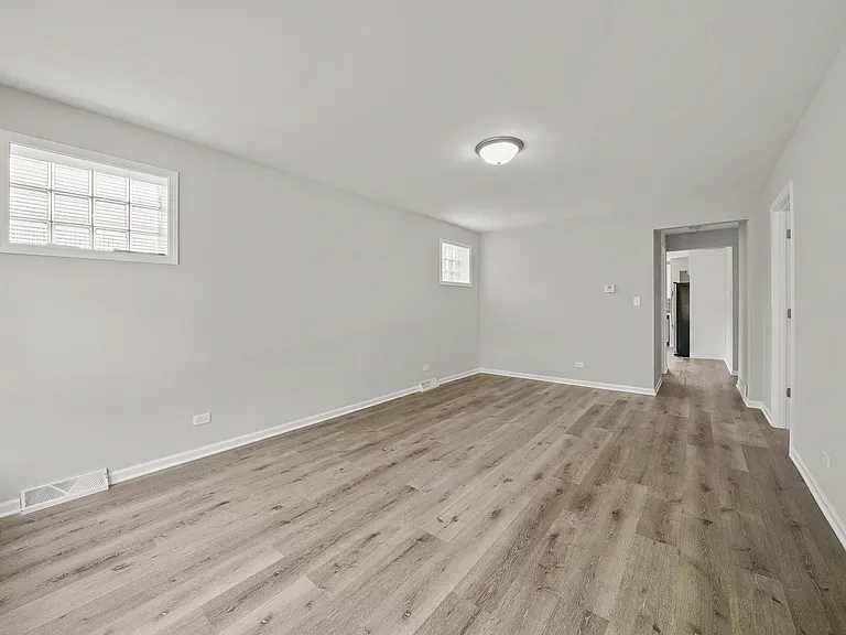 15520 Ellis Ave — Photo 5