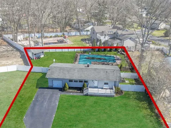 11 Game Court, East Setauket, NY 11733