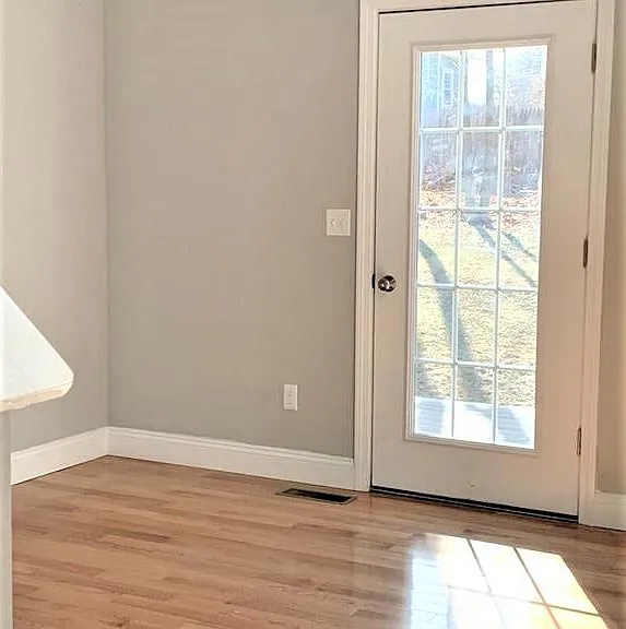 380 King St #11 — Photo 14