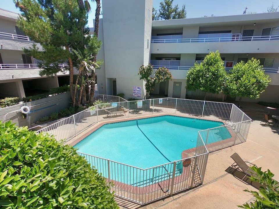 1st image of 5008 White Oak Ave #325