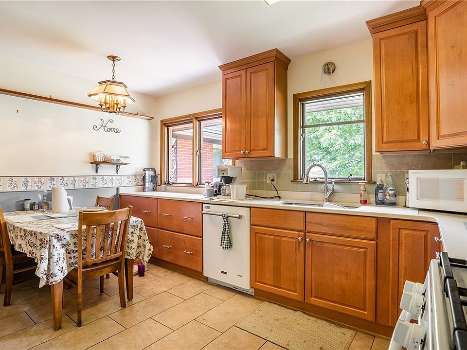 2017 74th St, Windsor Heights, IA 50324 Zillow