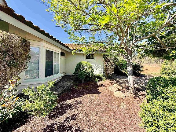 2nd image of 13807 Lake Poway Rd