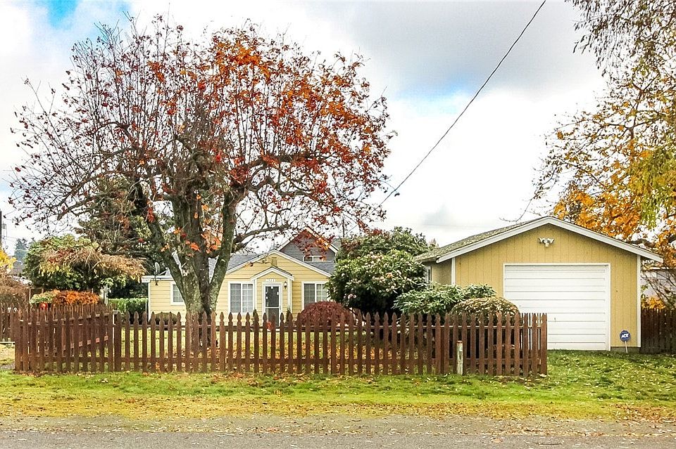 Welcome to this charming and lovely fully fenced home! Plenty of yard space for a garden and RV parking!