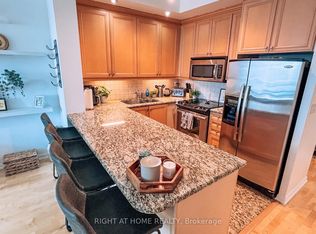 628 Fleet St W #915, Toronto, ON M5V 1A8
