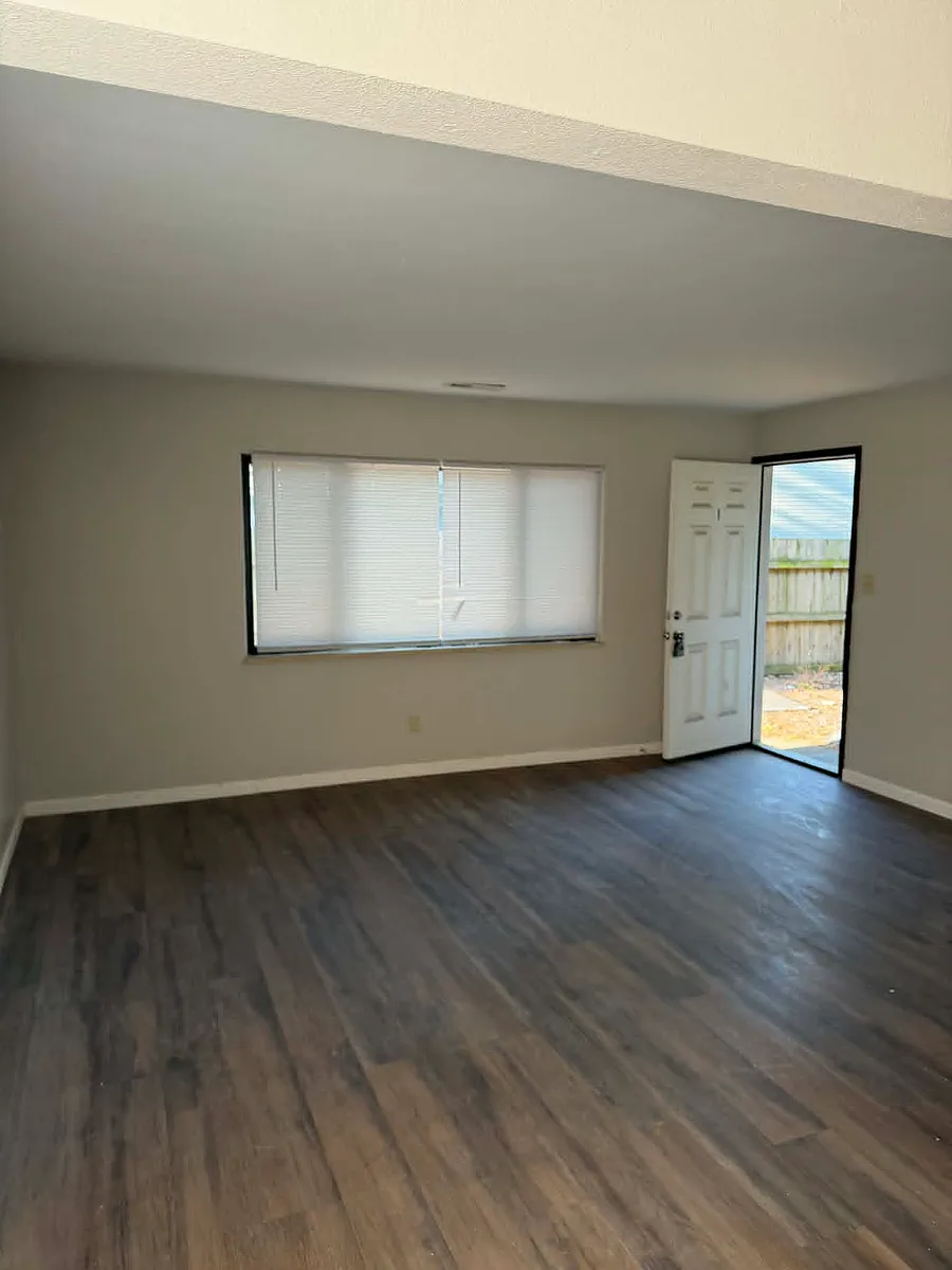 Building Photo - 547 N 40th St #1