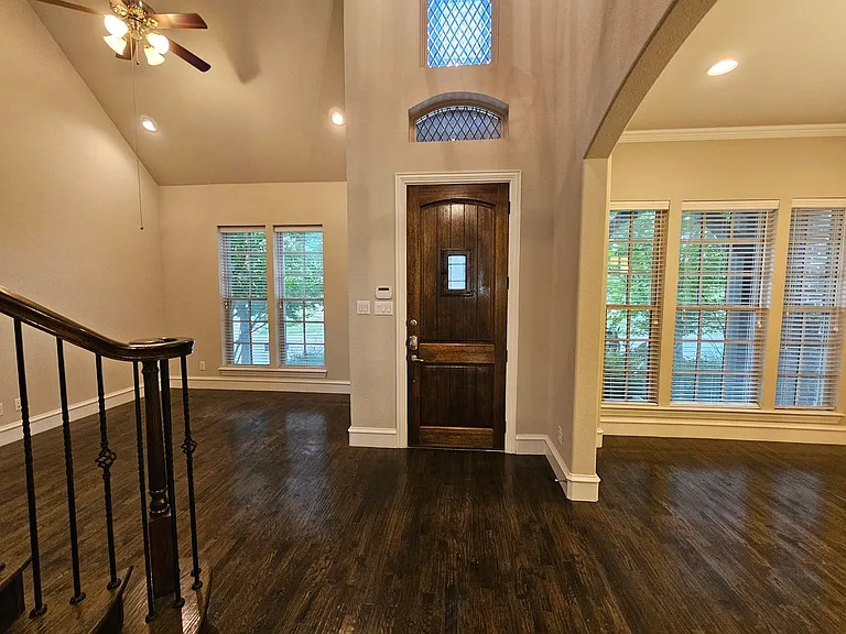988 Shadyside Ln — Photo 3