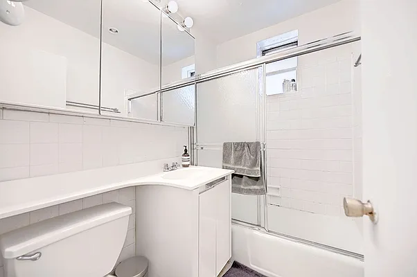 Rented by Urbane Brokerage | media 8