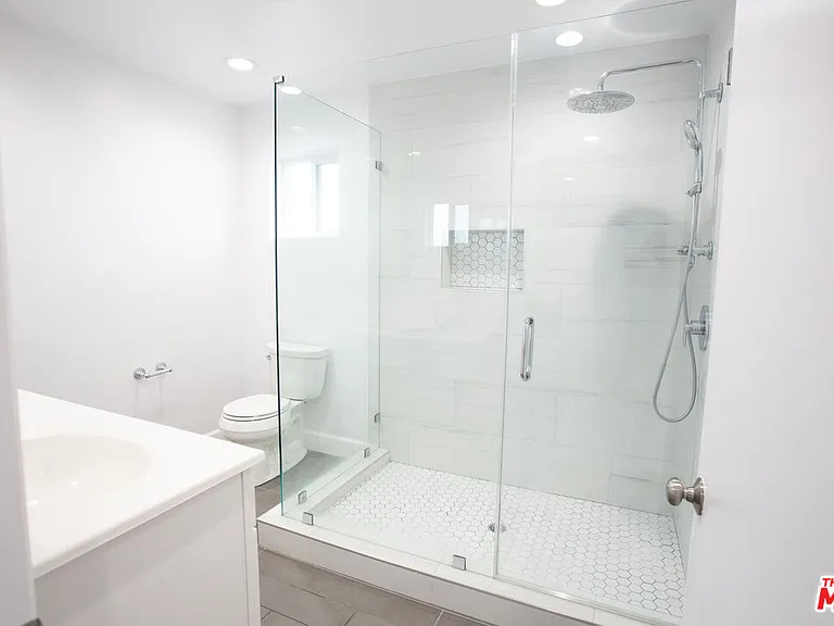 11674 La Grange Ave — Photo 13