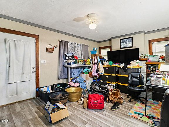 3rd image of 2335 Ward St