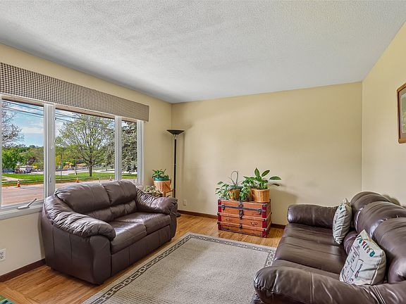 4th image of 108 E Leach Ave