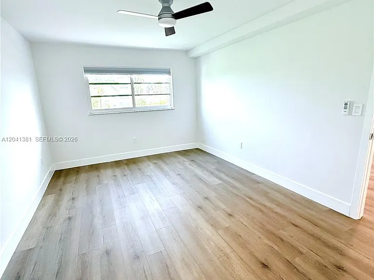 1900 Meridian Ave #403 — Photo 11