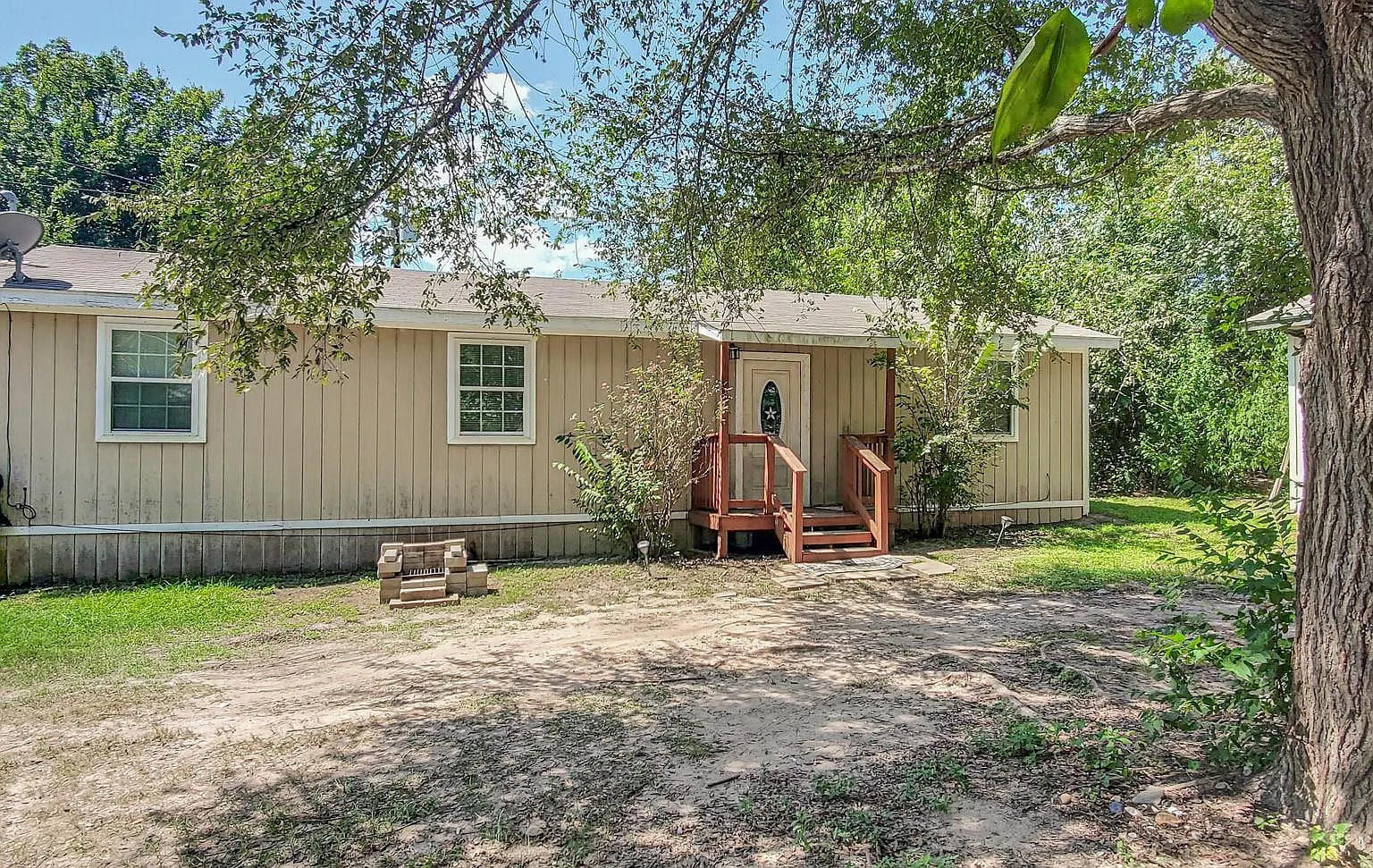 3 bed, 1.0 bath, 996 sqft, $950 — Photo 3