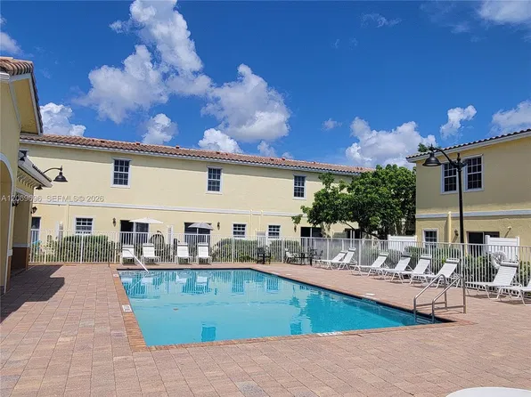 1107 NW 40th Ter #1107, Fort Lauderdale, FL 33313