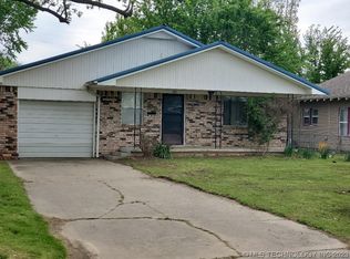 210 S 9th St, Okemah, OK 74859