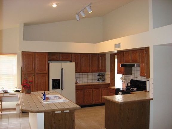 Cheerful, Open Kitchen