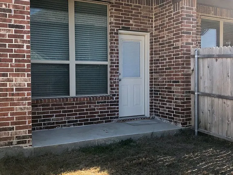 925 Chaparral Trl — Photo 17