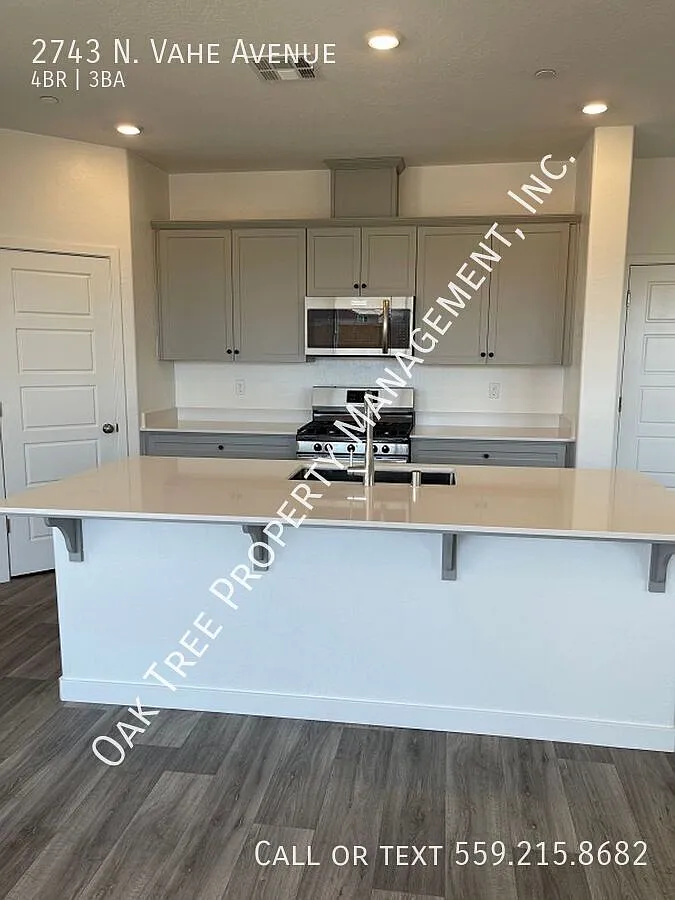 Building Photo - 2743 N Vahe Ave