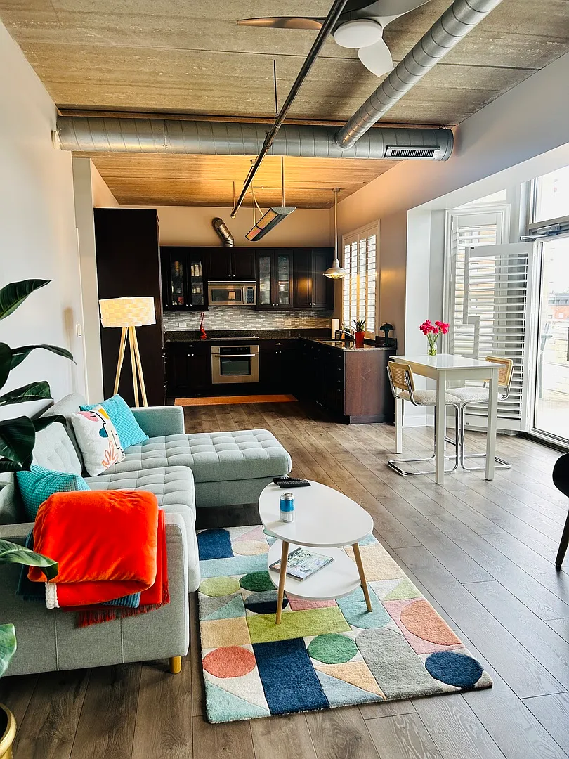 1 bed, 817 sqft, $2,950 — Photo 2