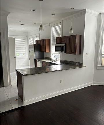 3rd image of 124 N Genois St Unit B