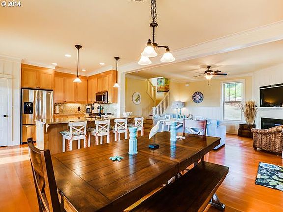 5th image of 2465 SW Anemone Ave