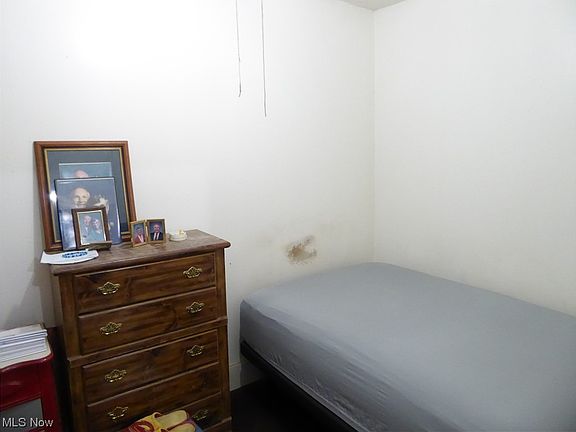 4th image of 1428 W 50th St