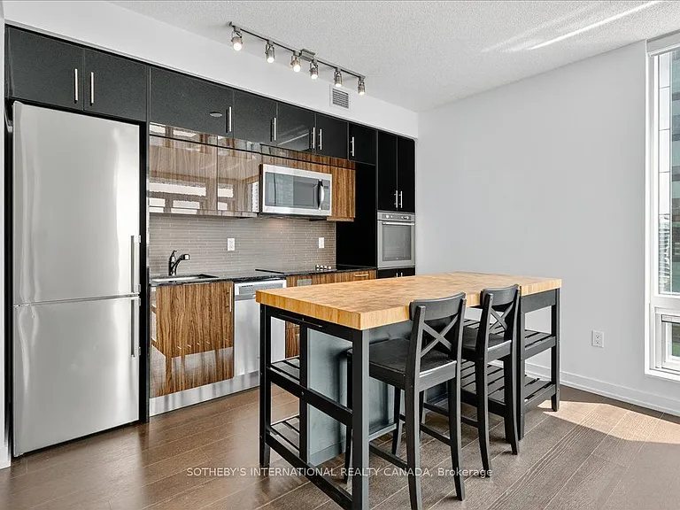 10 York St #2105 — Photo 47