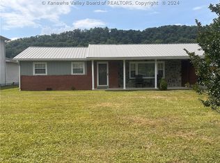 118 Riverview Dr, Winfield, WV 25213